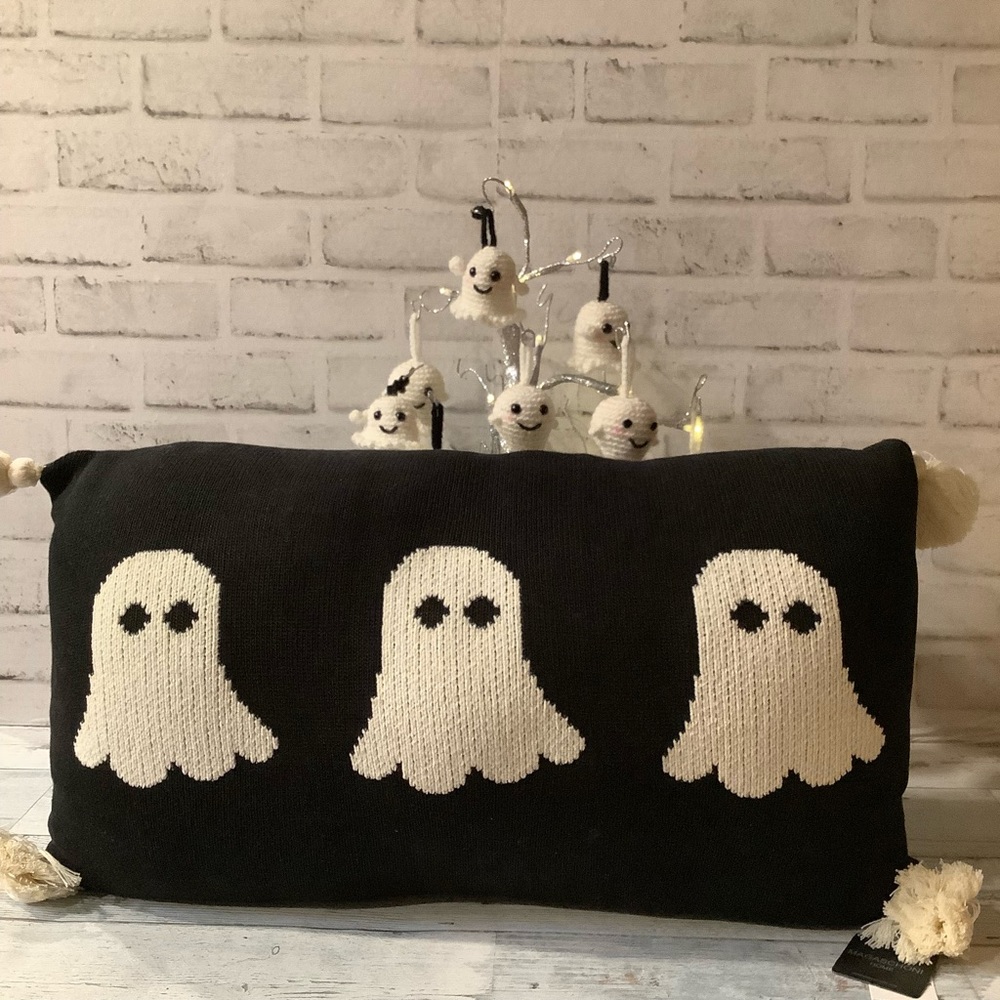 Magaschoni Home 14x24 Knitted Ghosts Pillow With Tassels